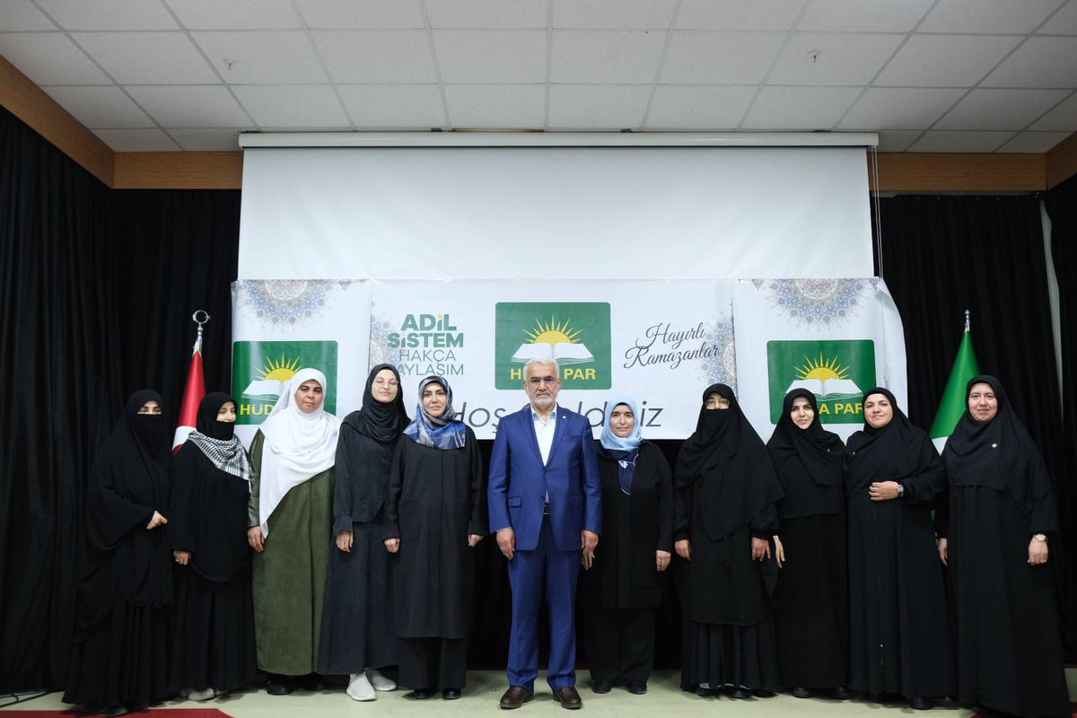 28subatgonullu's tweet photo. Platform Başkanımız Şerife KAYA, Hür Dava Partisi (HÜDA PAR) tarafından organize edilen ve Genel Başkan Sayın Zekeriya YAPICIOĞLU’nun da katıldığı iftar programında hanımlarla bir araya geldi.

Program vesilesiyle partinin yöneticileriyle görüşen Şerife KAYA, başörtüsüne ANAYASAL GÜVENCE sağlanması ve 28 Şubat mağdurları için yetkili KOMİSYON kurulması yönündeki taleplerimizi iletmiştir.

HÜDA PAR Genel Başkanı Sayın Zekeriya YAPICIOĞLU ve parti yetkililerine nazik davetleri ve misafirperverlikleri için teşekkür ederiz.
@HudaParTBMM
@HudaParAileBsk
@zyapicioglu
@MemurSenKonf
@yenisafak
@yeniakit
@ulketv
@tvnet
@beyaztv