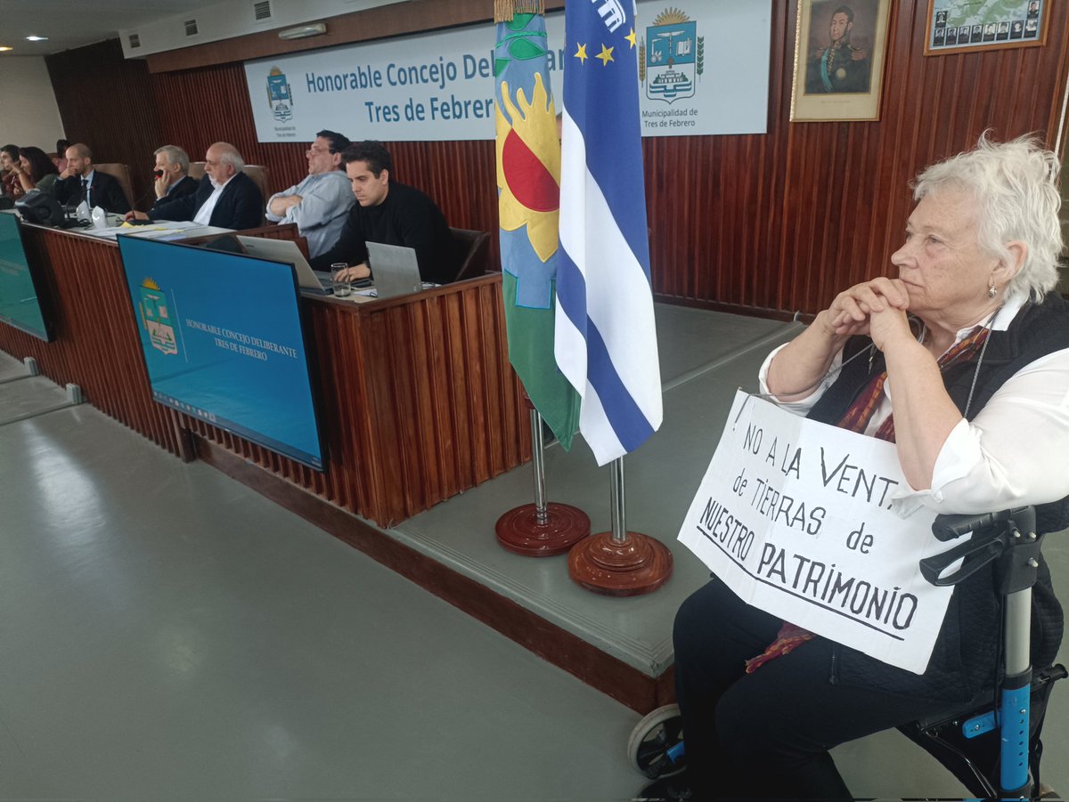 aciertoerror's tweet image. Se debate @HCD3F despacho de comisión por los polémicos proyectos de #CiudadJardinPalomar #PabloPodesta y #Caseros el oficialismo de @Municipalidad3F confía en su aprobación, cuenta con 15 #concejales sobre un total de 24. Preocupación vecinal.