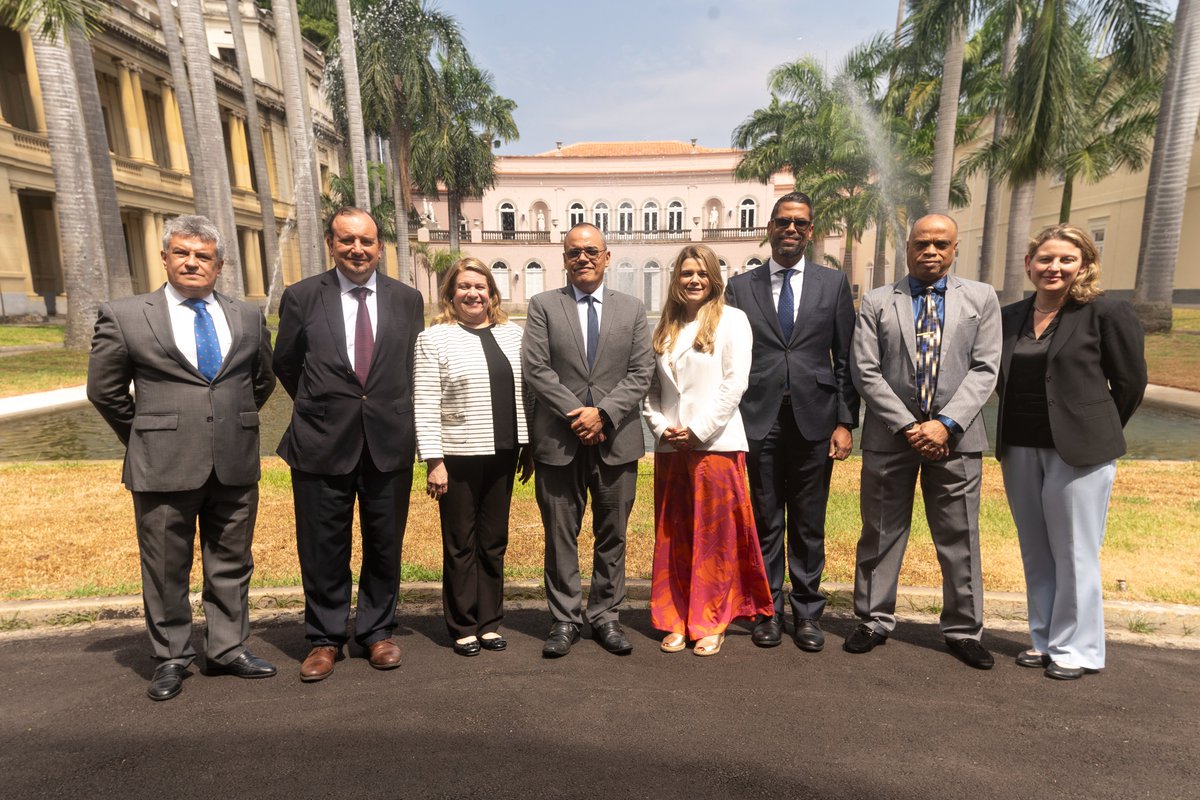 📸 Foto oficial en la sede de Río de Janeiro durante el 106° período ordinario de sesiones del Comité Jurídico Interamericano, con la presencia de sus miembros actuales.  

#OEA #CJI #ComitéJurídicoInteramericano #DerechoInternacional <a href="/OEA_oficial/">OEA</a>