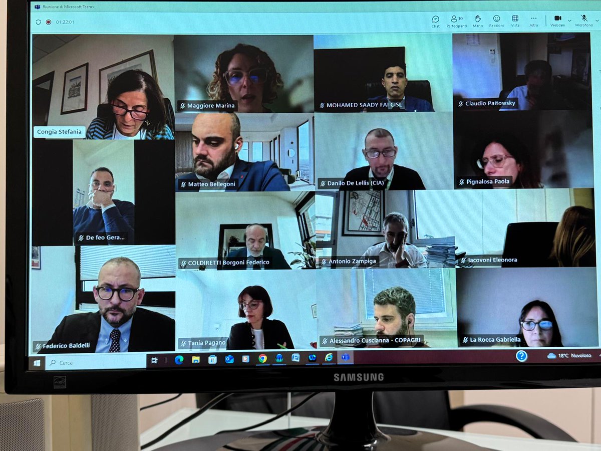 fai_cisl's tweet photo. #Lavoro e #immigrazione il Segretario nazionale #FaiCisl @Mohamed__Saady ha partecipato all'incontro online convocato dal Dipartimento Immigrazione del @MinLavoro per un confronto sul fabbisogno dei #lavoratori #stranieri stagionali nel settore #agricolo per il triennio 2026-2028.

👥️Durante la riunione è emerso che al 6 marzo scorso sono state inviate 56.101 domande di nulla osta di cui 42,4% sono riferite a lavoratori provenienti dal #Marocco e il 28.1% dall’#India. Le domande fanno riferimento al #DecretoFlussi 2025 per il lavoro subordinato stagionale del settore agricolo.
👉🏻Tra le criticità sottolineate secondo la Fai Cisl, le lunghe tempistiche necessarie per la lavorazione delle pratiche e nel rilascio dei #visti presso gli uffici consolari. È necessario, inoltre, attivare accordi bilaterali garantendo i #diritti dei lavoratori e promuovendo percorsi formativi. 
👉🏻È stata inoltre sottolineata l’importanza di regolarizzare le posizioni ancora sospese sia a causa delle incomplete procedure avviate nel 2020 sia dalle anomalie prodotte dai precedenti #clickday.
👉🏻Sono state, ancora una volta, denunciate le condizioni alloggiative disumane, sollecitando l’utilizzo dei fondi del #PNRR stanziati per i comuni con insediamenti abusivi, per superare definitivamente la logica dei #ghetti, contrastando così il fenomeno del #caporalato.