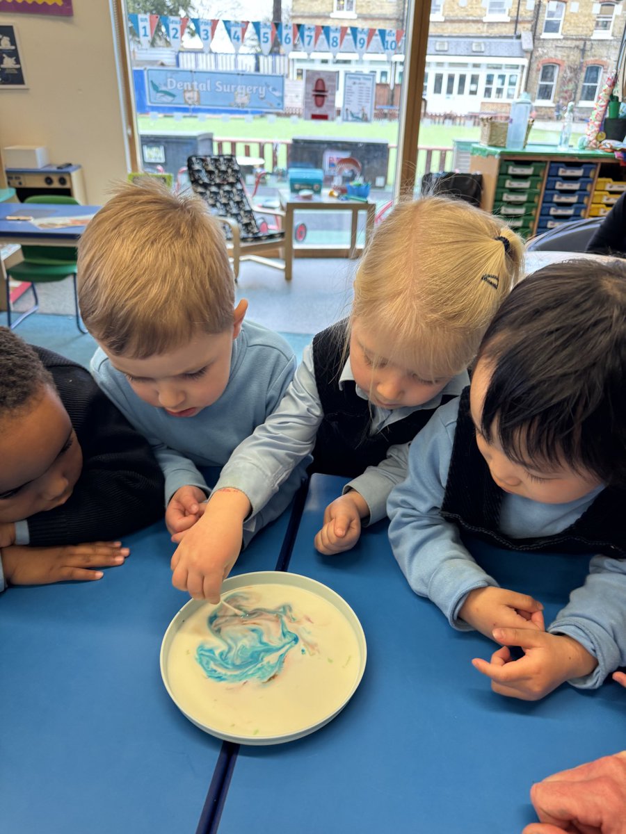 Our little scientists have been making big discoveries for #ScienceWeek. 🌈 Rainbows with skittles, 💫 magic milk and oobleck Non-Newton fluid! Science it’s like magic but real! 😉 🧙‍♂️⚗️🌟  
<a href="/ScienceWeekUK/">British Science Week</a> @ <a href="/UptonSciences/">Upton House Science</a> <a href="/UptonHouseSch/">Upton House School</a> @UtponHead