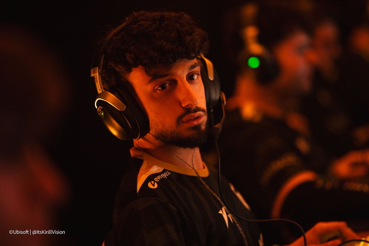 🎧Did someone say new equipment?🎧

Our brand new stock of <a href="/acezone/">Acezone</a>  A-live headsets are now available to hire after they made their debut at the R6 T2 EU Grand Finals last month!

epiclan.rentals

📸<a href="/ItsKirillVision/">Kirill 📸</a> | Ubisoft