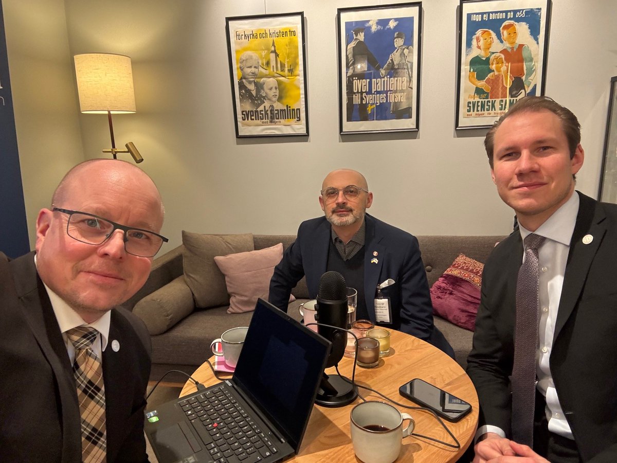 Vi träffade Dmitri Vasserman, som är folkambassadör här i Sverige för den belarusiska demokratiska oppositionen, och fick ett trevligt samtal med honom. Lyssna på vårt poddavsnitt om Belarus!