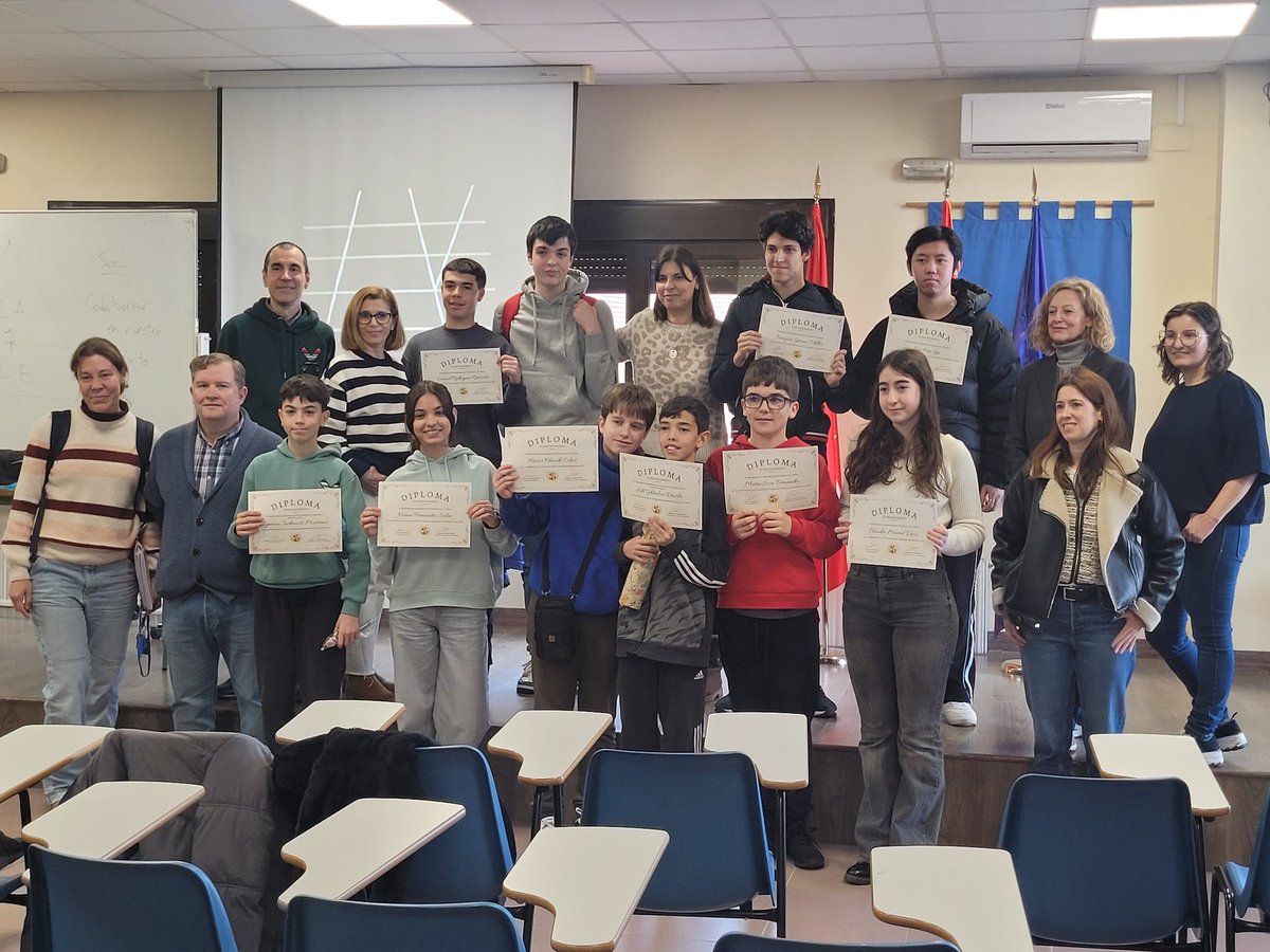 IES Atenea tweet media