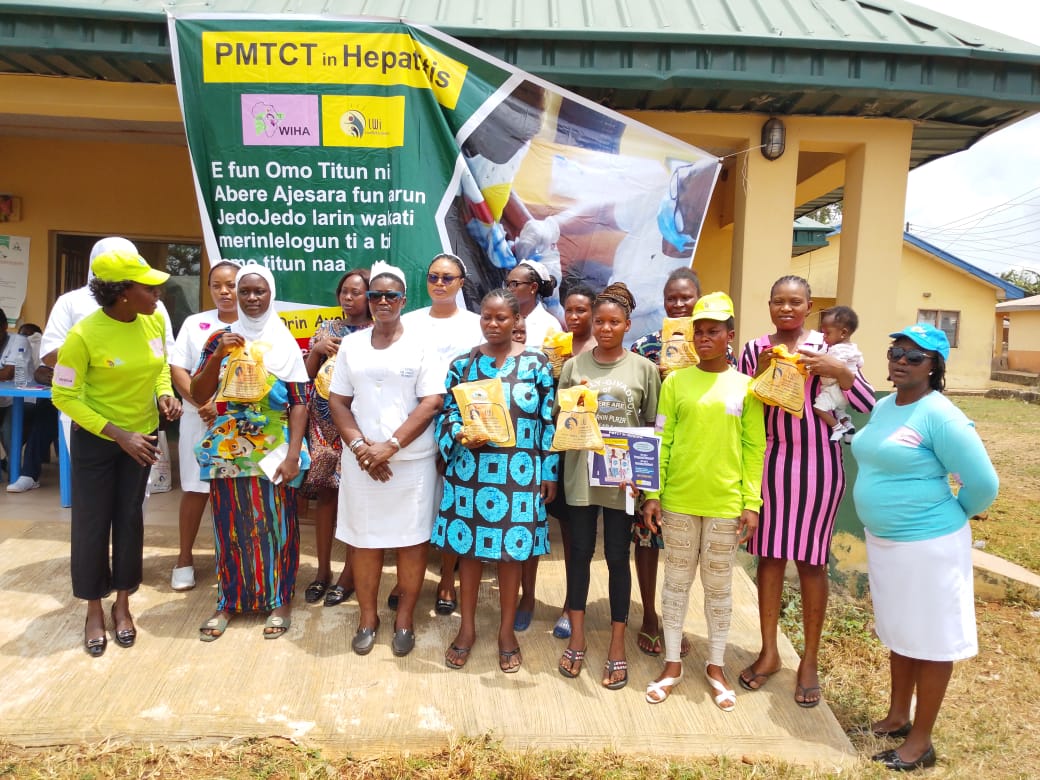 L_W_I's tweet image. Doctors and Nurses from the Ifedore LGA  Health center Ondo presenting Mother and Baby Packs to expectant mothers during Town Hall meeting on the Prevention of Mother to Child Transmission of Hepatitis earlier this week @GlobalHep #PMTCT #CGHE #WIHA #HepatitisbirthDoseVaccination