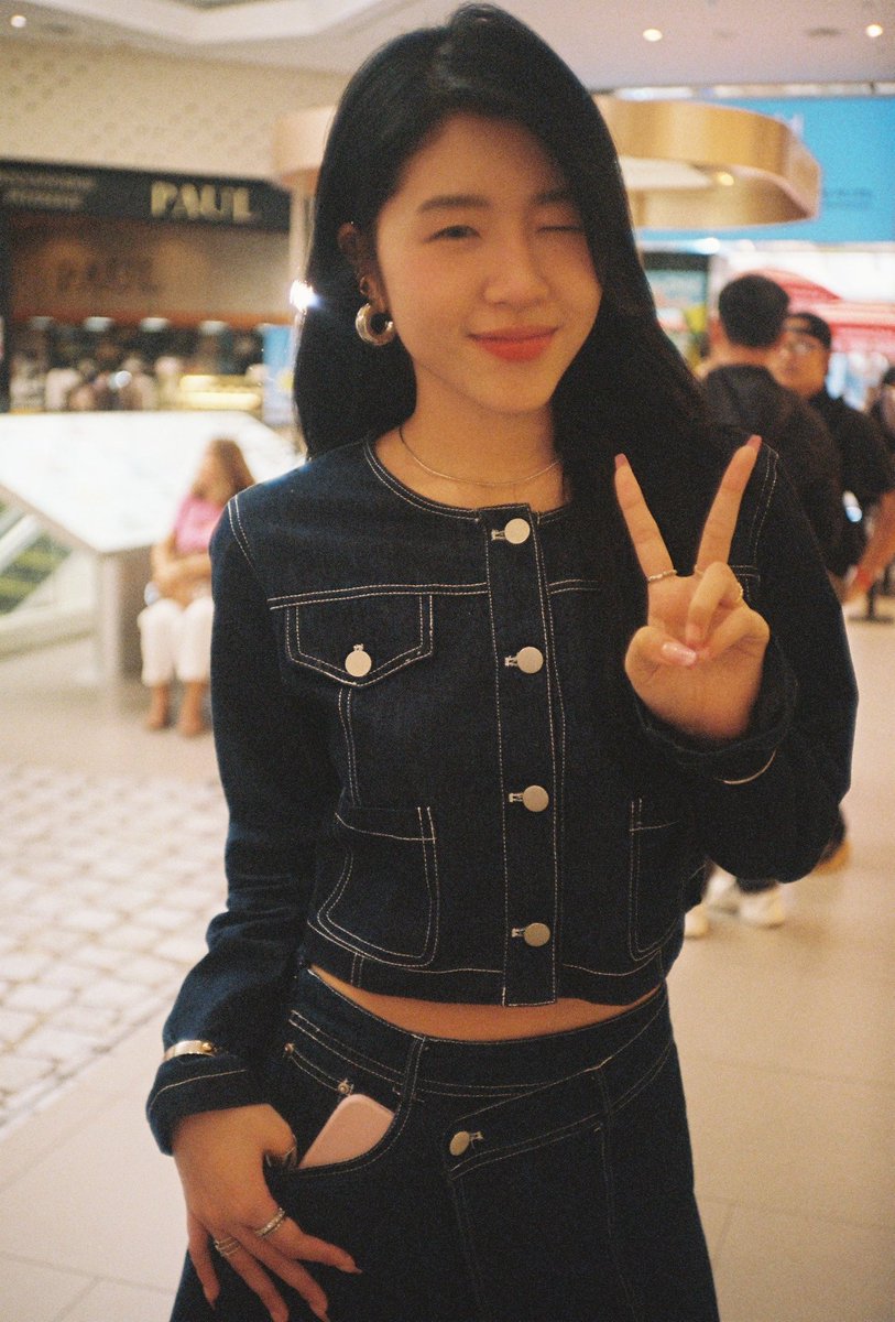 TwilightJB1's tweet image. มิวลูกพี่ขอโทษ แฟรชพี่มันแรงไปนิด แต่พี่ดันชอบมู้ดแบบไม่ใช้แฟรชมากกว่า555 เราจะทนมึนกันไปทำไม555
นอยด์แปบ
#miumiunatchanok