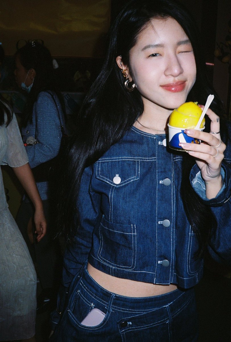 TwilightJB1's tweet image. มิวลูกพี่ขอโทษ แฟรชพี่มันแรงไปนิด แต่พี่ดันชอบมู้ดแบบไม่ใช้แฟรชมากกว่า555 เราจะทนมึนกันไปทำไม555
นอยด์แปบ
#miumiunatchanok