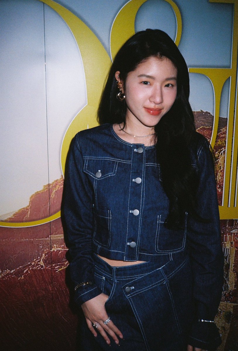 TwilightJB1's tweet image. มิวลูกพี่ขอโทษ แฟรชพี่มันแรงไปนิด แต่พี่ดันชอบมู้ดแบบไม่ใช้แฟรชมากกว่า555 เราจะทนมึนกันไปทำไม555
นอยด์แปบ
#miumiunatchanok