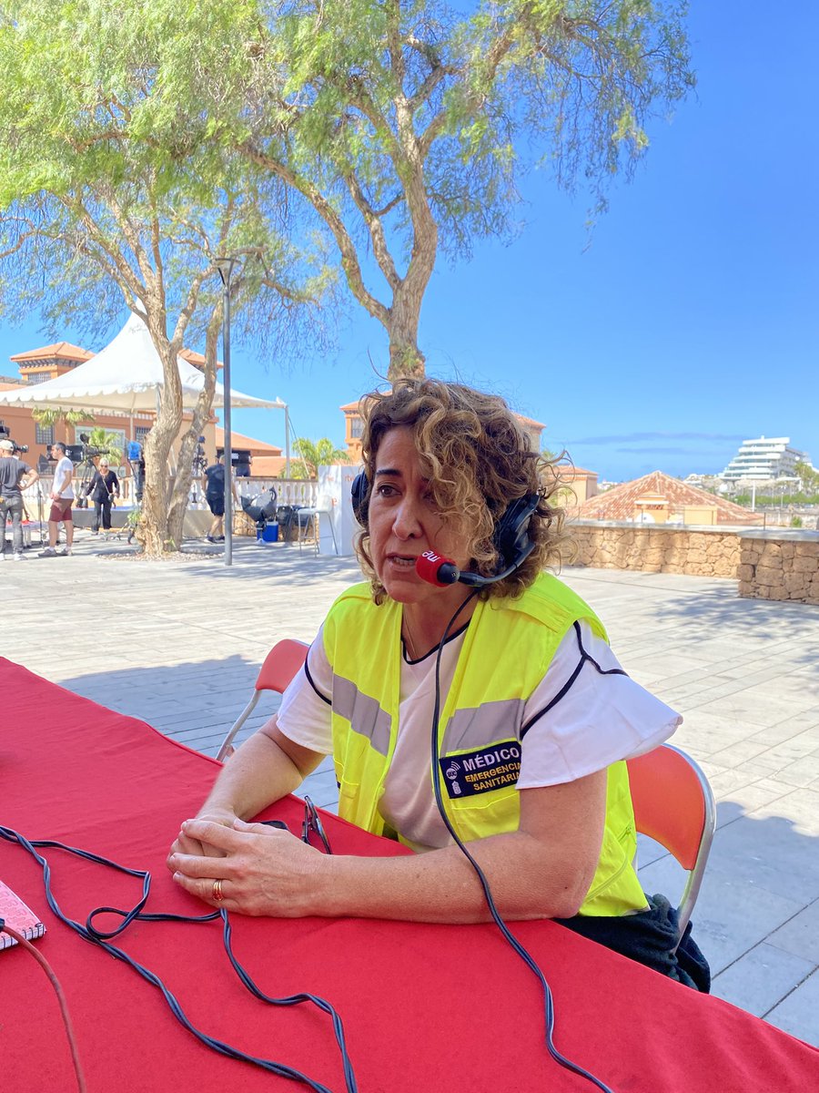 ArchipielagoRNE's tweet photo. 🎙️ Hoy #ArchipiélagoNoticias sale de los estudios de @rne

😷 Recordamos los 5 años del inicio del Estado de Alarma frente al hotel H10 Costa Adeje, en Tenerife

🗣️ Enseguida con nosotros @Elzorrodeguimar y @MarcelaPosca #SUC 

#5añosCOVIDrtve en directo 👉https://t.co/6jNPRjrvCX https://t.co/cSC1Wg0wD1
