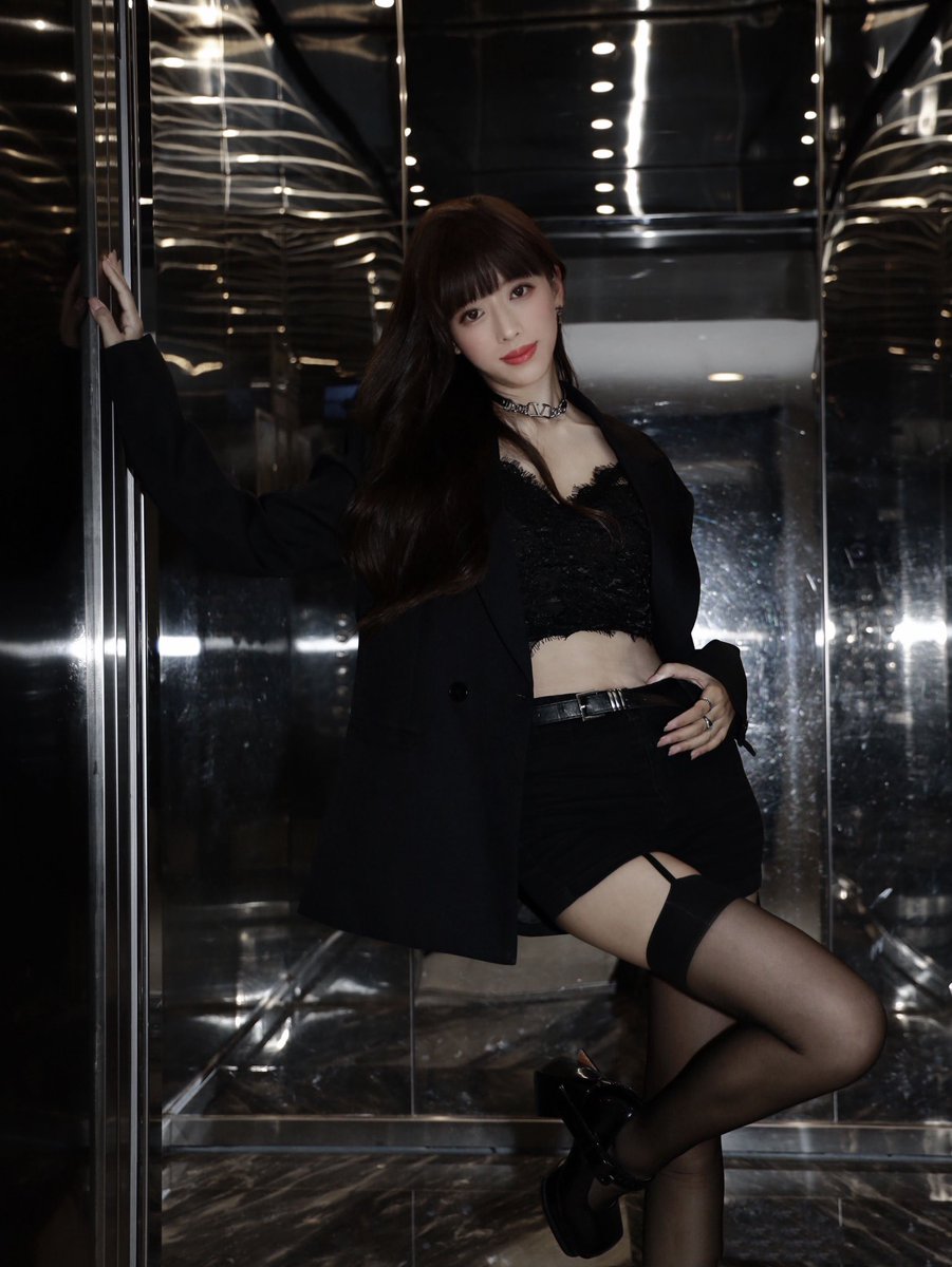lucyannasxi's tweet photo. From financial business to financial fashion elite ✨ https://t.co/tqdRlQInIU