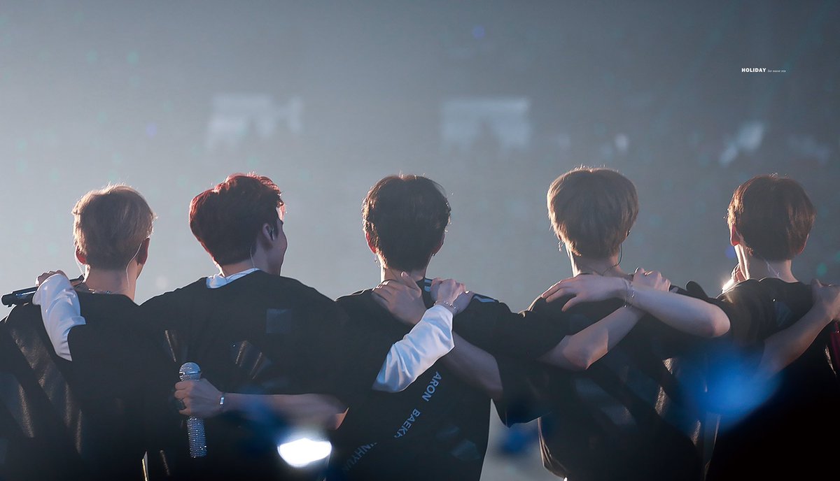 쇼타임뉴이스트타임!!
#뉴이스트_데뷔13주년_축하해
얼반일랙트로밴드의뉴이스트입니다!!!
#NUEST_13TH_ANNIVERSARY
김종현곽아론강동호황민현최민기
#뉴이스트 #NUEST
내다섯개의별들데뷔13주년축하해