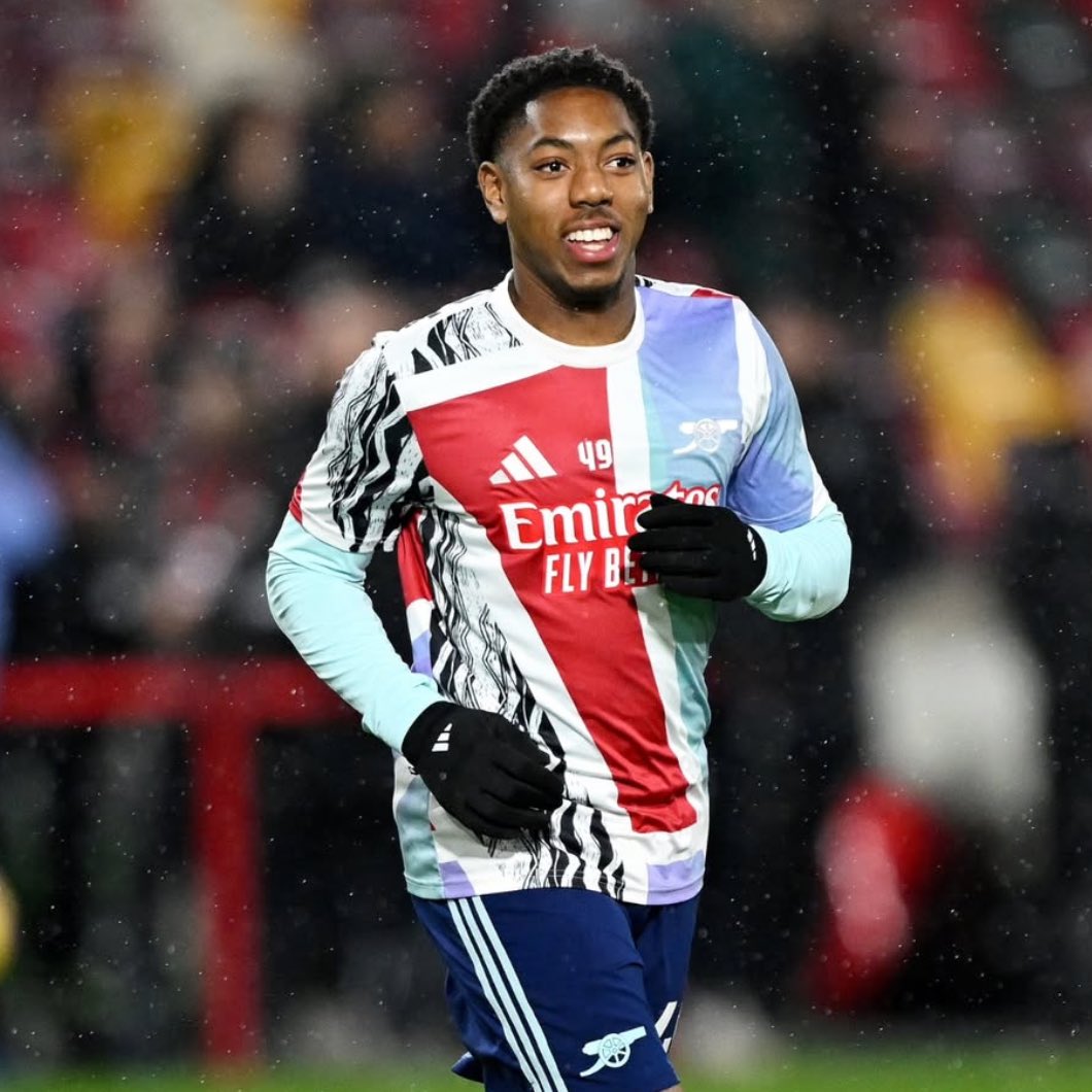 FabrizioRomano's tweet photo. ❤️🏴󠁧󠁢󠁥󠁮󠁧󠁿 “Myles Lewis-Skelly called up by England makes us proud”, says Mikel Arteta.

“It's a huge moment for him, getting the call from England. We’re very happy”.

Here Myles with Sam Fagbemi (now at Man City) who scouted him for Arsenal as a kid. https://t.co/OzCmfZHhxF