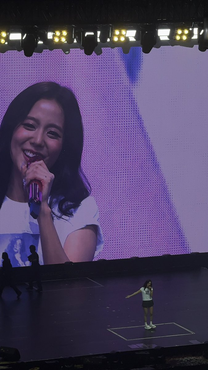 arnz_v's tweet photo. Saranghae Jisoo. 🥰🫶🏻

#JISOOinMANILA #LIGHTSLOVEACTIONinMNL https://t.co/gTclaZUeAp
