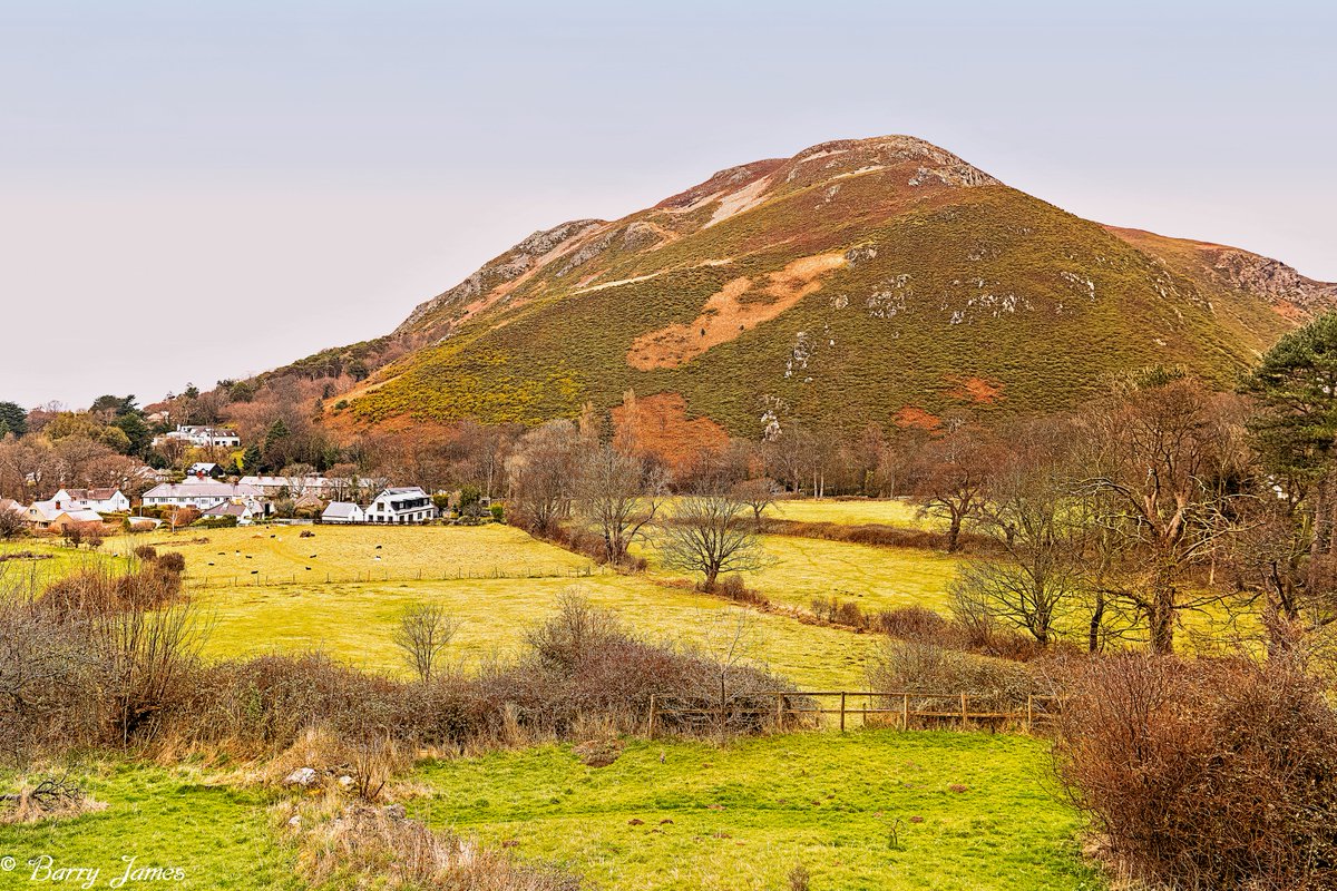 BJRoberts's tweet photo. Today's lush Capelulo view of the northernmost coastal edge of Eryris' Carneddau Range above Dwygyfylchi. @Ruth_ITV @WalesCoastPath @NWalesSocial @northwaleslive @OurWelshLife @northwalescom @AllThingsCymru #Capelulo #Eryri #CarneddauRange #NorthernmostCoastalEdge #March #Wales https://t.co/kAD5SpBn1s