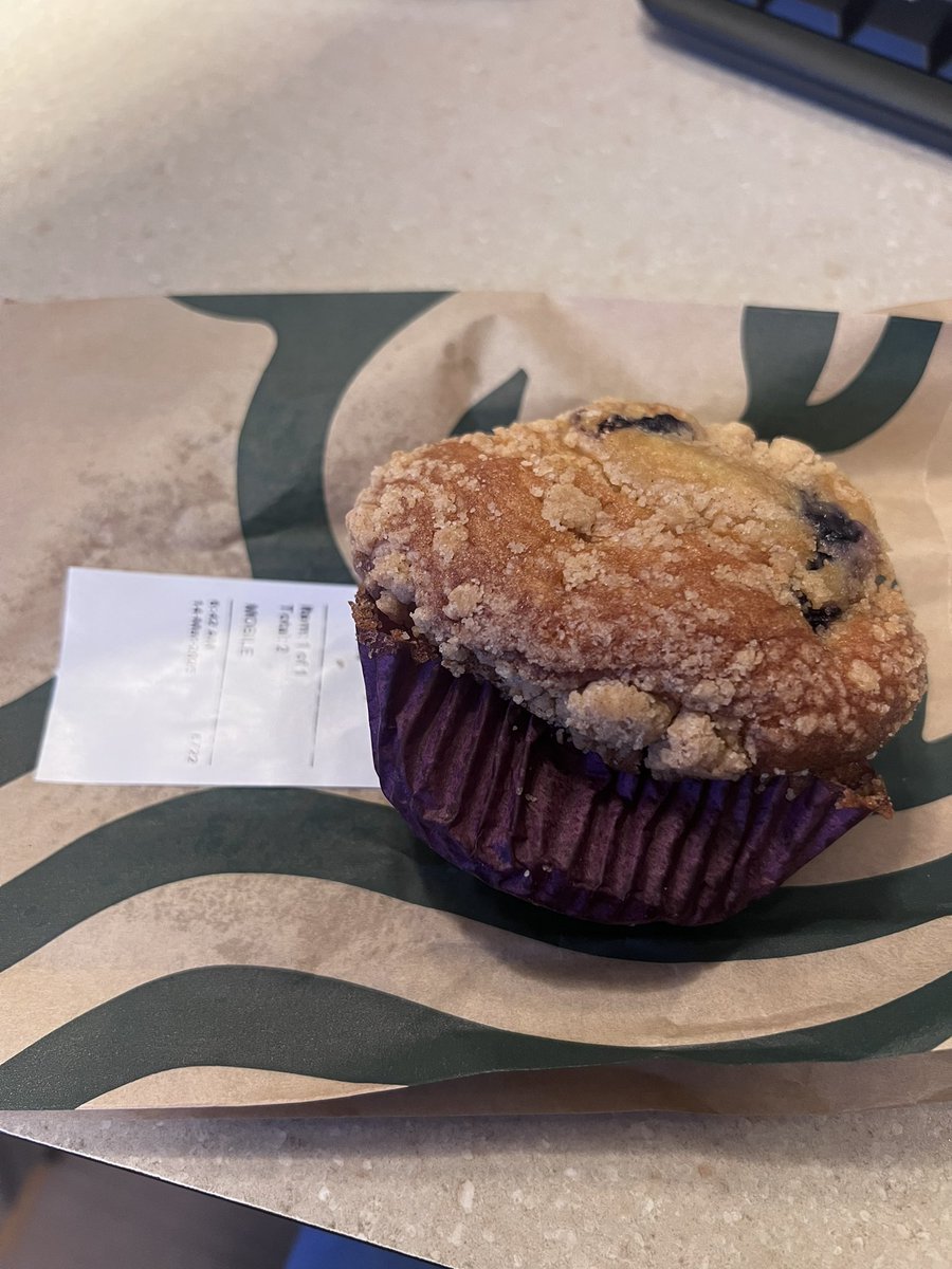 ms_iramis's tweet photo. Dayum look at my sad muffin @Starbucks gave me this morning. SMH  This is what they gave me and it’s not even warm. 🤭🙃 https://t.co/qdESSCSn6g