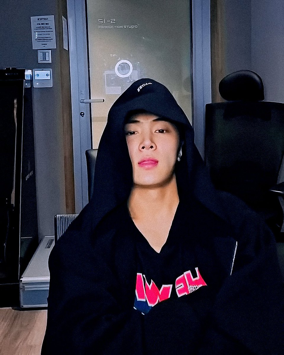 th3starjay's tweet image. 250314 #제이 #종성 #JAY