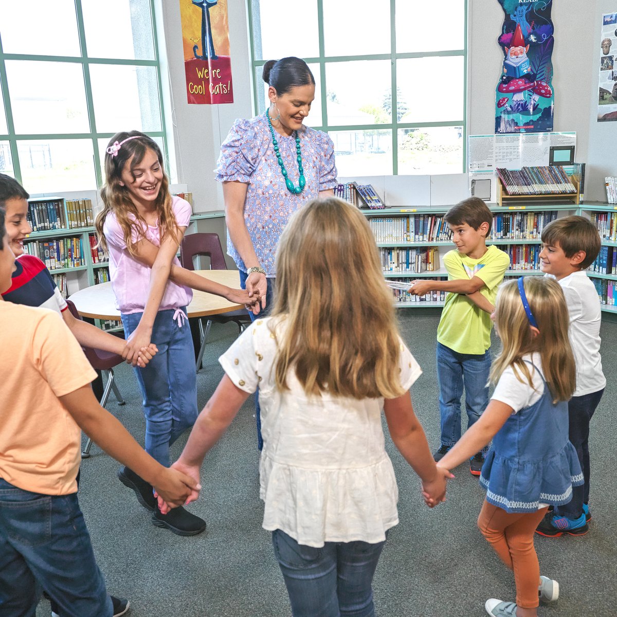 SpanglerScience's tweet image. Turn your body into a human circuit! ⚡️🙌 The Energy Stick lights up and buzzes when you complete the circuit—science has never been this electrifying! 💡🔬 #STEMLearning #ElectricFun #SteveSpanglerScience