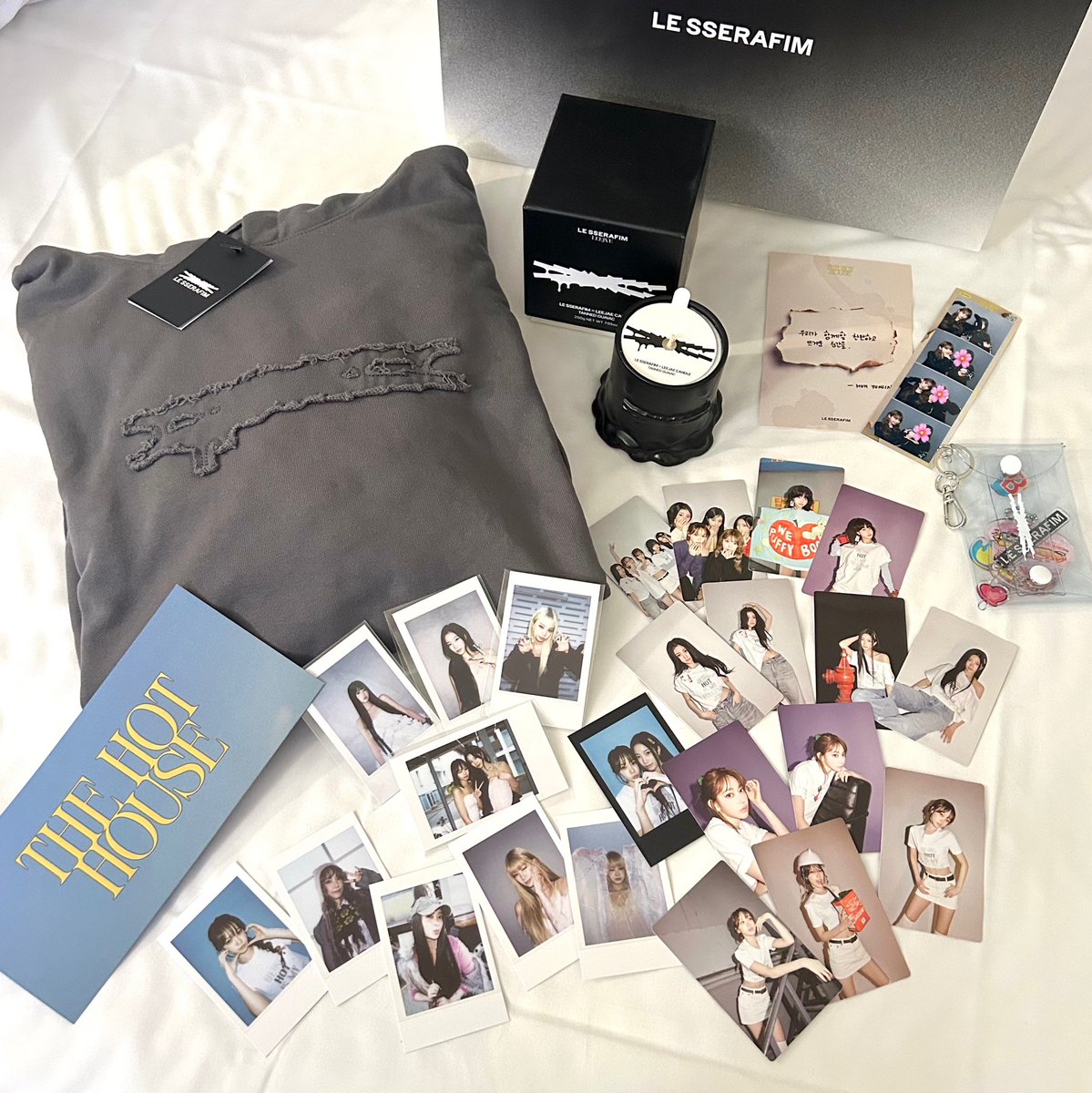 kadomi_97's tweet photo. 今日のルセラ戦利品🔥トレカ増えた〜！

#LE_SSERAFIM_HOT
#2025SSPOPUP #THEHOTHOUSE
#르세라핌_HOT하게_컴백 https://t.co/1SzPDpydfk