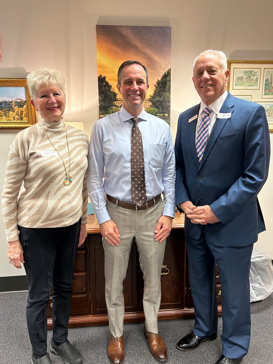 ACS CAN Kentucky (@acscanky) on Twitter photo We are so thankful for our volunteers! Joe and Marsha Geraci met with Senator <a href="/kychrismcdaniel/">Chris McDaniel</a> (in center) recently to talk about our legislative session priorities of protecting local smoke free laws & directing future JUUL payments to youth vaping prevention. #KYGA25 We are so thankful for our volunteers! Joe and Marsha Geraci met with Senator <a href="/kychrismcdaniel/">Chris McDaniel</a> (in center) recently to talk about our legislative session priorities of protecting local smoke free laws & directing future JUUL payments to youth vaping prevention. #KYGA25