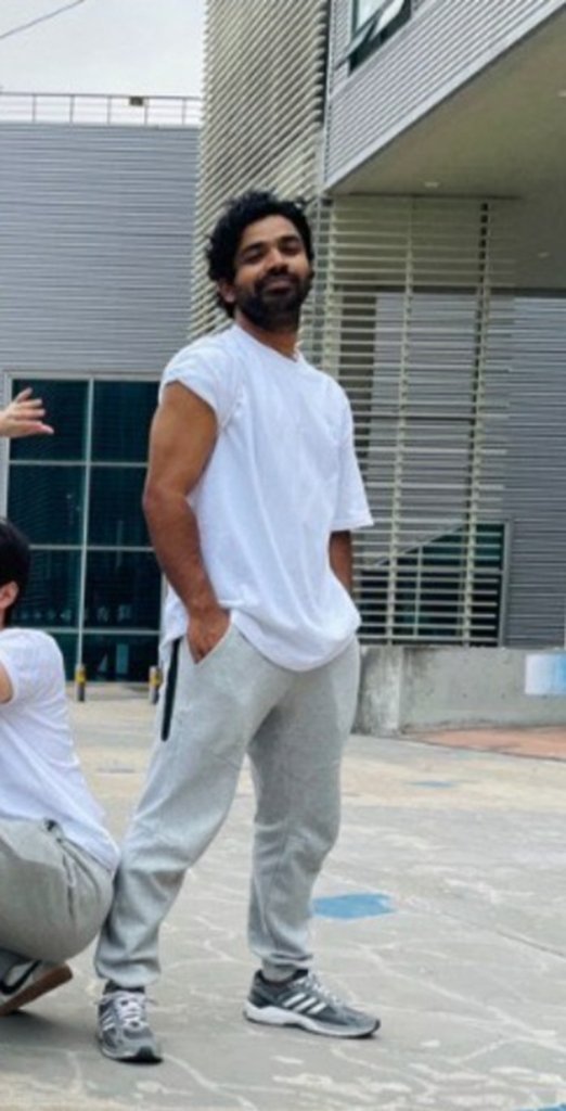 MonicaZapa68953's tweet photo. I want him to crush my skull with those arms.😍💕❤️ https://t.co/Mkop61Le6s