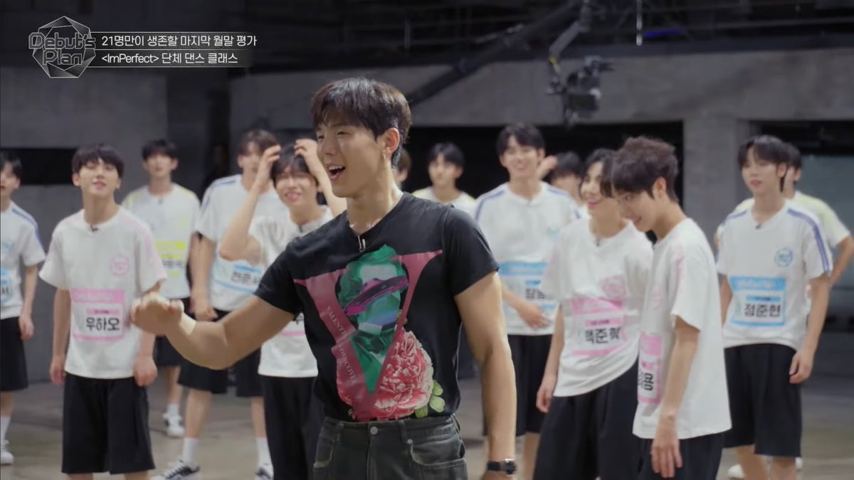 jimschalala's tweet photo. สตาชิปคัดเด็กโหดมาก ซวว.Ep0 เด็กติดไวเรสคนละอัน ประเมินจากร้องสดเต้นสดทีละคน พาร์ทสอนเต้น ร้อง เมนเทอร์แต่ละคนแนะนำดีมากจับจุดทีละคนๆ อยู่ที่ว่าใครจะต่อยอดความสามารถตัวเองได้มากน้อยแค่ไหน ไม่เน้นถ่ายการใช้ชีวิต เน้นถ่ายทักษะไอดอลล้วนๆ ทุกอย่างดีมากแต่สภาพสตูเหมือนกูดูสควิดเกม5555 https://t.co/Yd5VS4vZE8