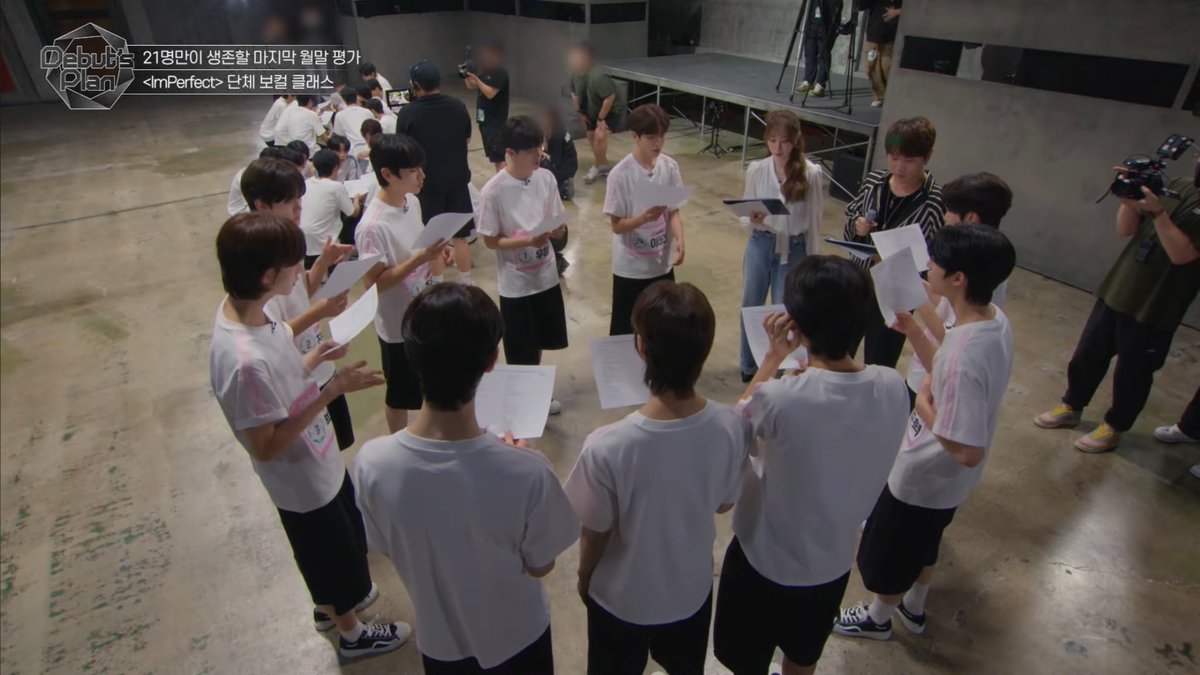 jimschalala's tweet photo. สตาชิปคัดเด็กโหดมาก ซวว.Ep0 เด็กติดไวเรสคนละอัน ประเมินจากร้องสดเต้นสดทีละคน พาร์ทสอนเต้น ร้อง เมนเทอร์แต่ละคนแนะนำดีมากจับจุดทีละคนๆ อยู่ที่ว่าใครจะต่อยอดความสามารถตัวเองได้มากน้อยแค่ไหน ไม่เน้นถ่ายการใช้ชีวิต เน้นถ่ายทักษะไอดอลล้วนๆ ทุกอย่างดีมากแต่สภาพสตูเหมือนกูดูสควิดเกม5555 https://t.co/Yd5VS4vZE8