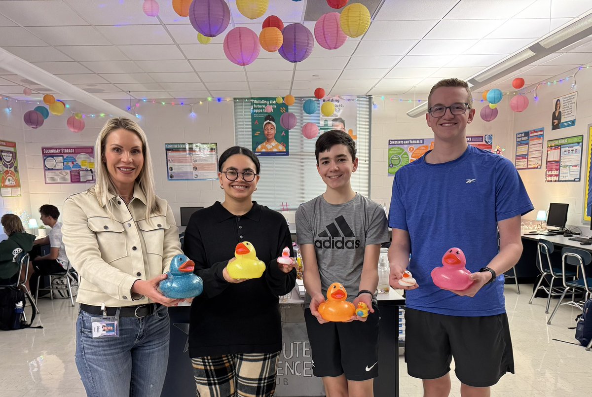 BeccaGutosky's tweet image. Rubber duck debugging in C++ class. 🐤 Stuck? Talk to the duck! 🐥👩🏼💻 @CmhsOfficial #RubberDuckDebugging #ComputerScience @cstapittsburgh #CSforAll @canon_mac