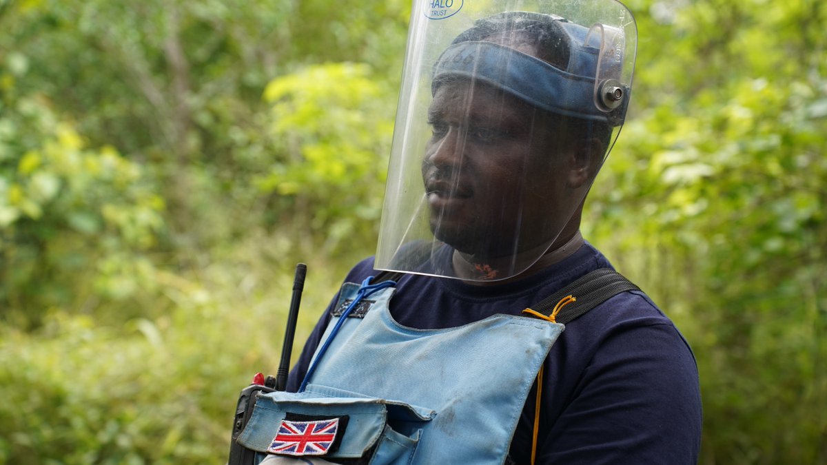 TheHALOTrust's tweet photo. Thanks to the support of 🇬🇧 @ukinzimbabwe, since 2018 we have been able to clear over 10 square km of land in 🇿🇼 #Zimbabwe, with over 150,000 people benefitting from this vital work.

@FCDOGovUK @MAGsaveslives https://t.co/BLkTnj9iGP