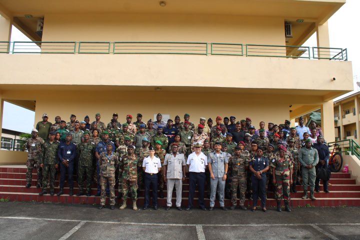 Ecole des commissaires des armées - ECA (@ecarmees) on Twitter photo 🇬🇦🇫🇷L’<a href="/ECArmees/">Ecole des commissaires des armées - ECA</a> signe un partenariat avec l’Ecole d’administration des forces de Défense de Libreville :
defense.gouv.fr/commissariat/m…
<a href="/SCArmees/">Commissariat des armées</a> #partenariat #international #Gabon 🇬🇦🇫🇷L’<a href="/ECArmees/">Ecole des commissaires des armées - ECA</a> signe un partenariat avec l’Ecole d’administration des forces de Défense de Libreville :
defense.gouv.fr/commissariat/m…
<a href="/SCArmees/">Commissariat des armées</a> #partenariat #international #Gabon