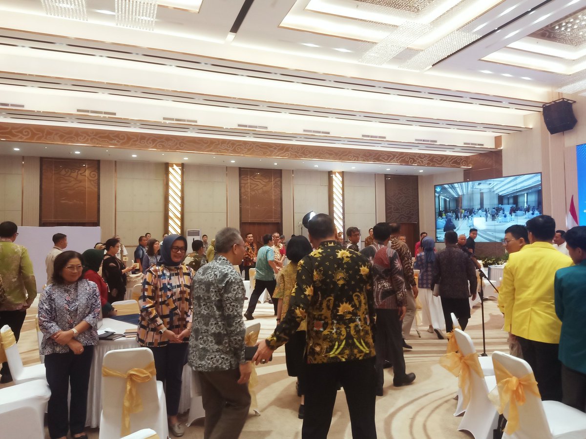 asephs82's tweet photo. Sosialisasi dan Penyerahan Beasiswa KIP Kuliah dan ADik Tahun 2025. Jum'at, 14 Maret 2025 https://t.co/9iUhirv7Ph