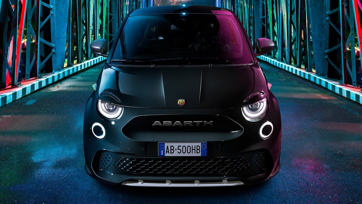 🏆 The Abarth 500e takes the crown! Readers of Auto Motor und Sport voted it the best "Mini Car" in Germany! Abarth's first EV blends instant torque, perfect balance &amp; thrilling performance⚡🔥 #Abarth500e #BestCars
#ElectricVehicles sherwoodsmotorgroup.co.uk/abarth/new-car…