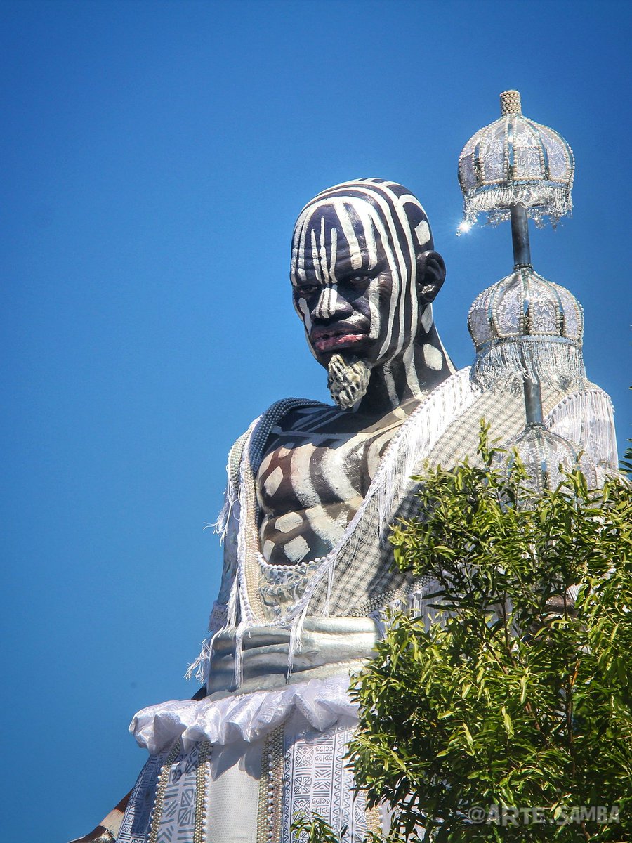 Oxalá Soberano, majestoso em branco marfim, que não se curva ao presságio do destino. 

#imperatrizleopoldinense #Carnaval2025 #Carnaval2025 #leandrovieira #oxalá #samba #arte #cultura #escoladesamba