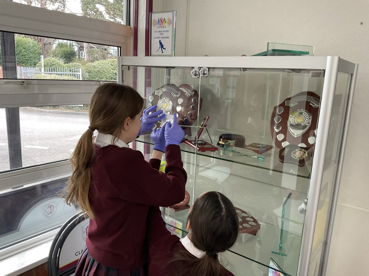 Oh no! There’s been a break in and the house trophy has been stolen! Thank goodness #CCSGYear7 are here with all of their forensic science knowledge to help them figure out the culprit! 
#ScienceWeek #BSW25 #CCEnquirers