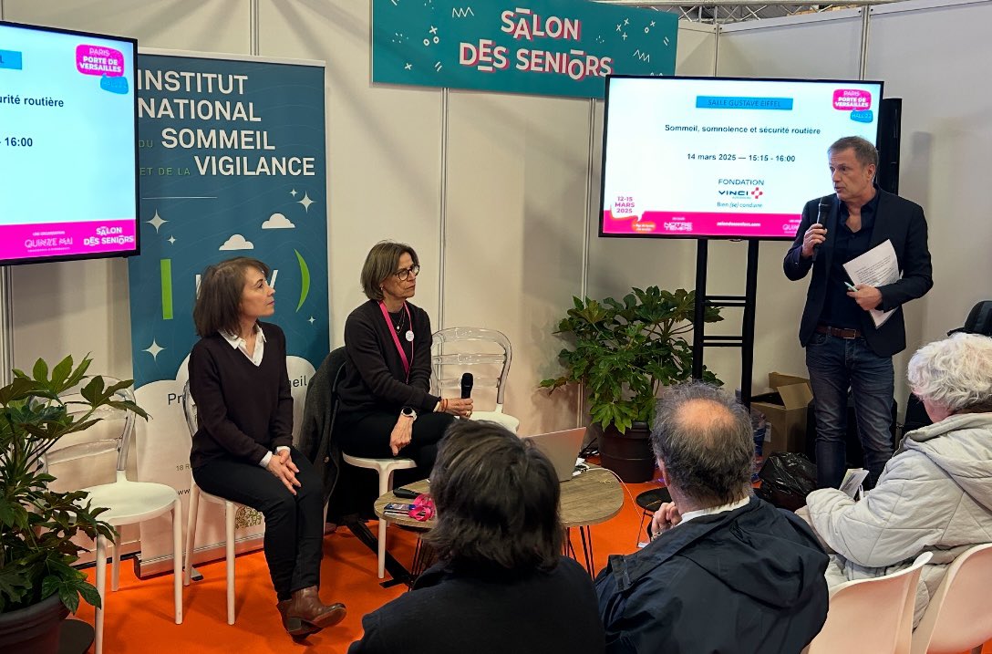 FondationVA's tweet photo. C’est parti ! Ivan Mouton, journaliste pour @Radio1077, anime la conférence @INSV_Sommeil / Fondation VINCI Autoroutes sur le thème « #Sommeil, #somnolence et sécurité routière ».
@Salon_seniors | #JS2025 | #WorldSleepingDay https://t.co/PjJmUazTTg