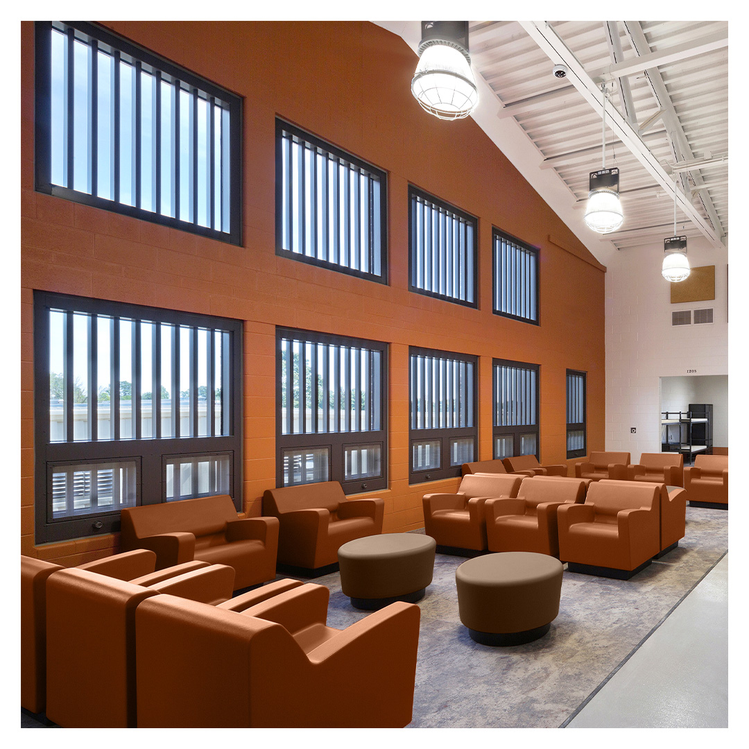 norixfurniture's tweet image. Safe, durable and easy to clean. Hondo Nuevo is the ideal seating solution for any correctional environment.

l8r.it/43LU
⁠
#ModularFurniture #Dayroom #CorrectionsFurniture #ContractFurniture #FurnitureManufacturer #NorixFurniture #EngineeredToEndure