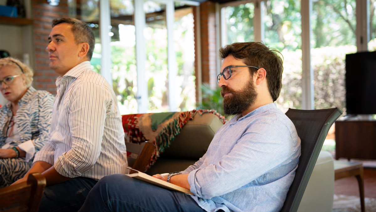 Reunión de trabajo con el secretario general del <a href="/CFI_Argentina/">CFI</a>, <a href="/ignalam/">Ignacio Lamothe</a>, y su equipo para avanzar en temas clave para Misiones: energía, turismo, agro y abastecimiento de agua. Acordamos una planificación conjunta para seguir fortaleciendo el desarrollo y crecimiento de la