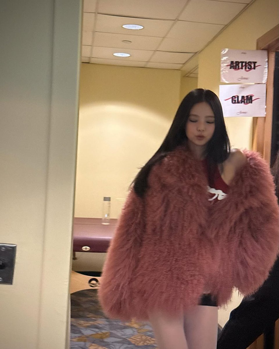 JENNIE NEWS tweet media