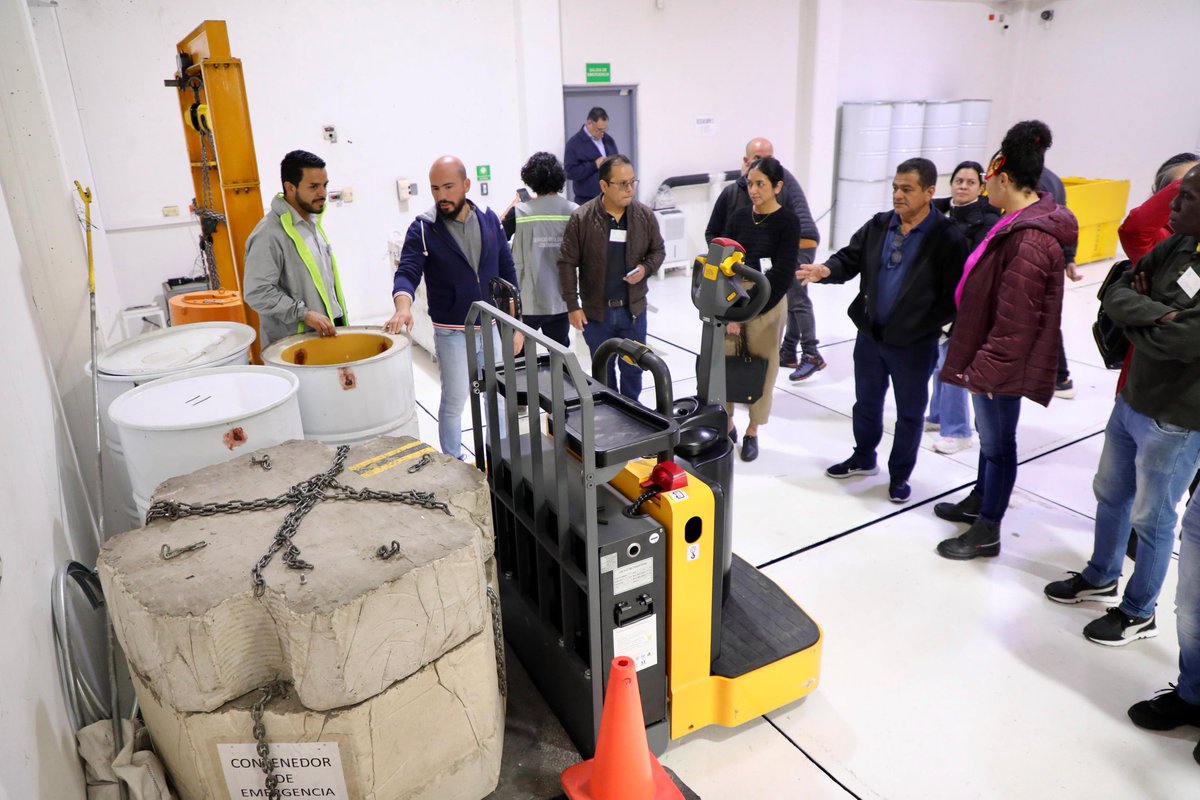 Minenergía (@minenergiaco) on Twitter photo Visitamos las instalaciones de <a href="/sgcol/">Servicio Geológico Colombiano</a> junto con los expertos de <a href="/iaeaorg/">IAEA - International Atomic Energy Agency ⚛️</a> y participantes del curso de Sistemas de Contabilidad y Control de Materiales Nucleares. Durante la visita:
✅ Conocieron de primera mano los procedimientos para el almacenamiento de materiales radiactivos y Visitamos las instalaciones de <a href="/sgcol/">Servicio Geológico Colombiano</a> junto con los expertos de <a href="/iaeaorg/">IAEA - International Atomic Energy Agency ⚛️</a> y participantes del curso de Sistemas de Contabilidad y Control de Materiales Nucleares. Durante la visita:
✅ Conocieron de primera mano los procedimientos para el almacenamiento de materiales radiactivos y