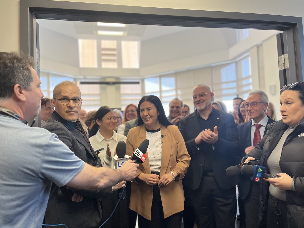 Après 4 années stimulantes en tant que chef intérimaire d'<a href="/EnsembleMtl/">Ensemble Montréal</a>, je cède le flambeau à <a href="/SorayaMartinezF/">Soraya Martinez Ferrada</a>, candidate à la mairie! Merci à tous pour votre soutien! Je continue de défendre vos intérêts à titre de chef de l'Opposition. #polmtl