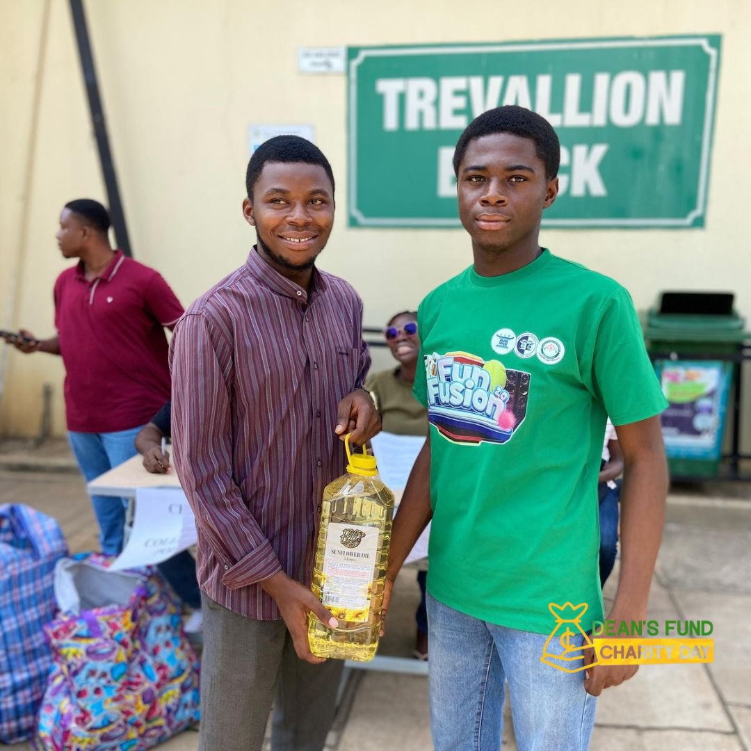 FABESS_KNUST's tweet photo. FABESS Dean’s Fund Charity Day at Faculty Of Built Environment. Supporting a great cause to uplift our community and empower students. 
#FABESSGivesBack 
#CharityDay
#GivingBack https://t.co/eBC4PE2Stu