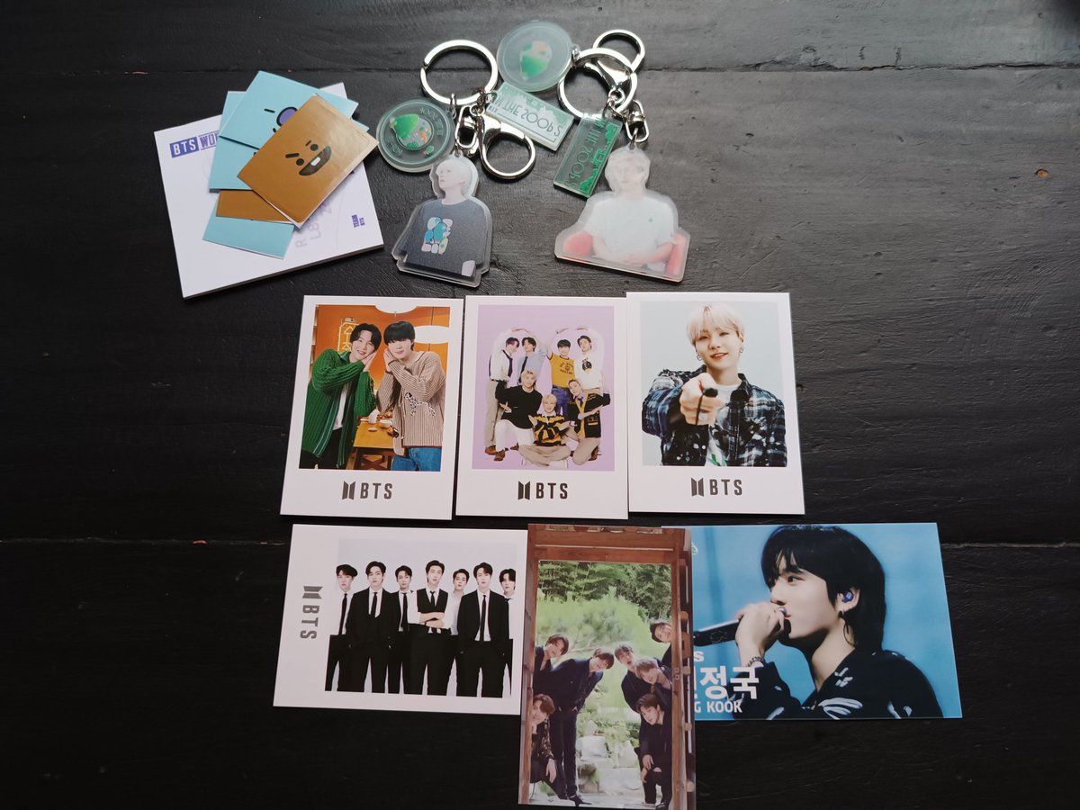 Rromy25's tweet photo. This week was a total sh!tshow (at work) but hey, look what was waiting for me at home 🥰💜

She's too sweet for her own good 🫠

#Armymail 💜 https://t.co/ryeeEl0IMM