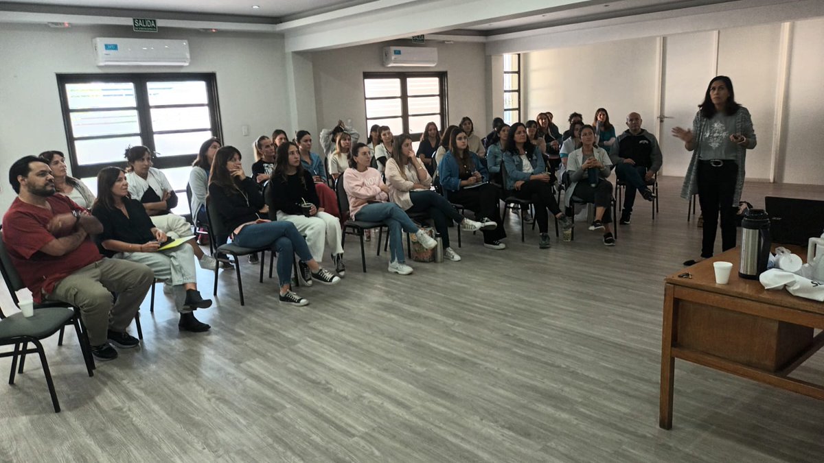 📢 La _Magíster Andrea María Gonzalez, nos presentó su trabajo de investigación que le permitió acceder  al Grado de Magíster titulado: *“Estilo personal del terapeuta y empatía en profesionales avocados a la atención de personas con padecimiento mental grave” <a href="/MinSaludMza/">Ministerio de Salud y Deportes</a>