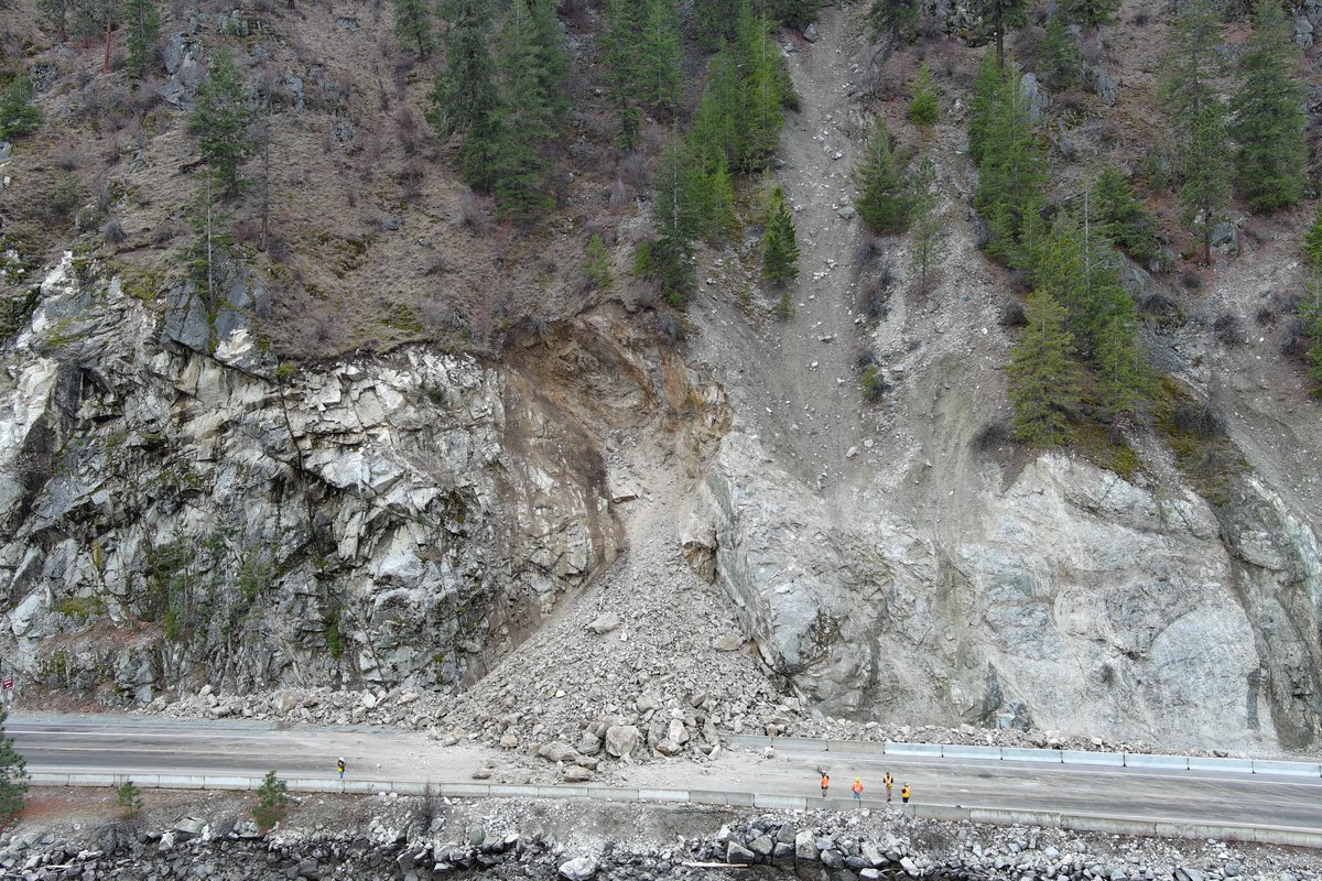 There are no simple answers for reopening SR 971 Southlake Shore Rd. where a rockslide closed the highway on March 3. Our team is working to secure funding and a contractor to clear the slide, but in the meantime, you should plan for an extended closure: wsdotblog.blogspot.com/2025/03/no-qui…