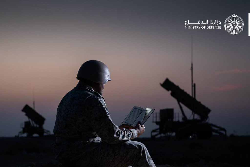 أبطالنا على الحدود يرفعون الراية
ويحمون الأهل والوطن
فاللهم انصرهم واحفظهم ووفقهم..

اللهم اشفِ مرضى المسلمين
وارحم موتاهم أجمعين..
وأدم الامن والأمان على بلادنا 🇸🇦🙏🏼