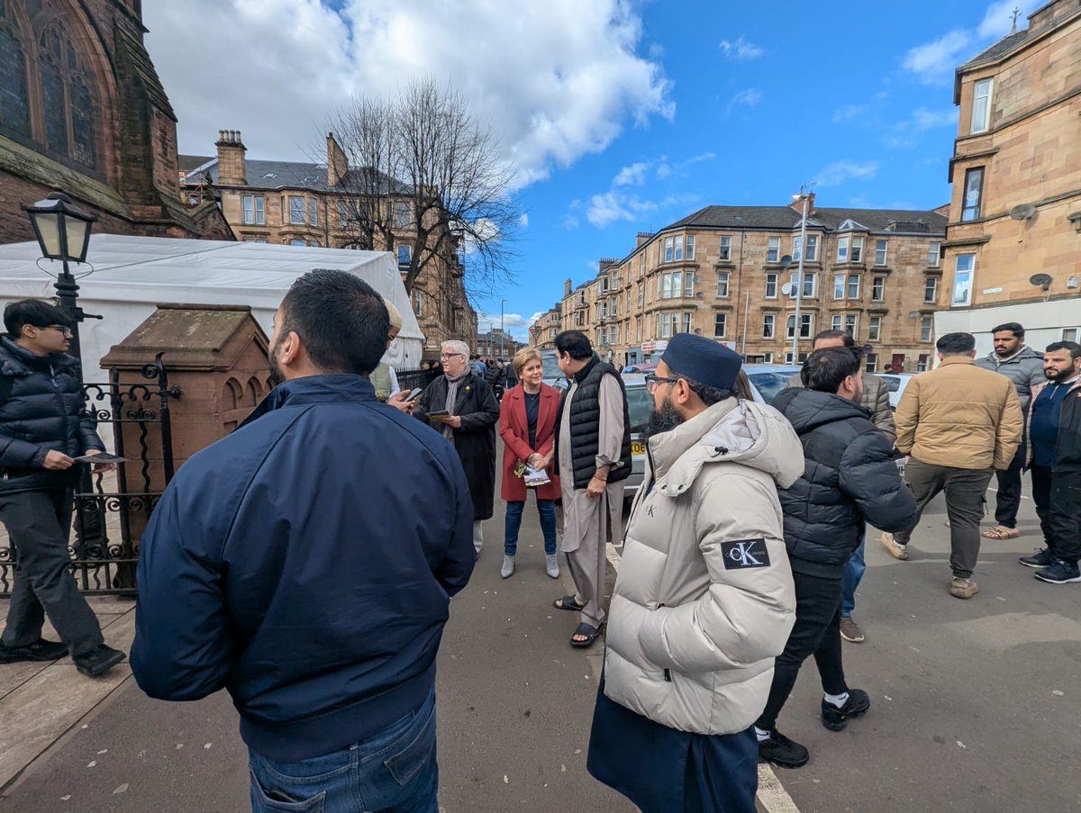 MhairiHunter's tweet photo. Great campaign session in Govanhill. Many thanks to @SNPSAFI for all your help. #SouthsideCentral #Hunter1 https://t.co/KopPCCHVdB