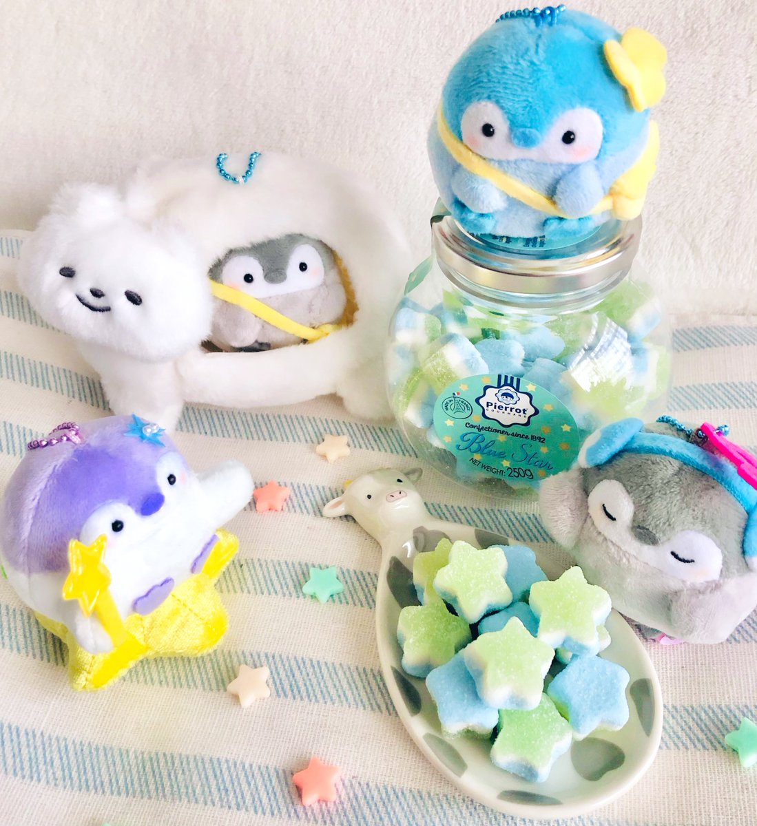 wtnc148's tweet image. 去年のホワイトデーの画像、今見返すと暗いわ色悪いわでびっ🌰(良く言えばナチュラル)
や、やり直しを要求する〜🤯
同条件のちょい角度違いの画像を、純正カメラアプリのみで明るさ等調整してみました📱
いつもは更に画像加工アプリも使って無駄に煌びやかにしてます🐧✨

#コウペンちゃん #iPhone8