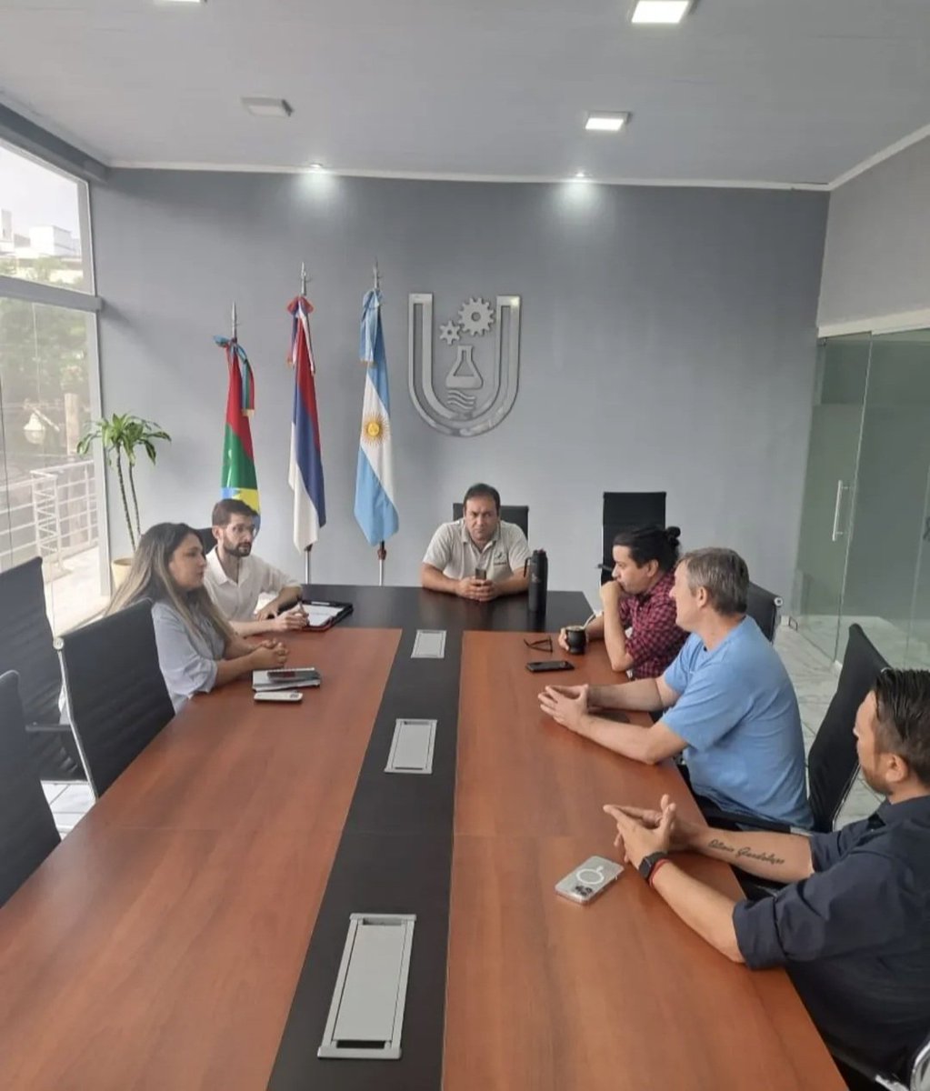 Fany_M_Ruloff's tweet photo. Auroridades de la UNAU y UDPM Diplomatura en Educación Alimentaria en el ámbito de entidades educativas en conjunto con la UDPM. #UDPM #cercadeldocente
@grillo141 @FChlypanka @udpm_misiones @kathegiovana @cottonmelo https://t.co/Eu5b5VFlTx