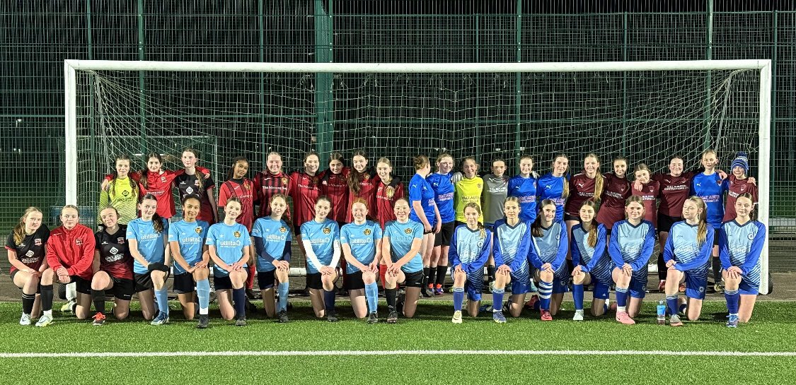 Great evening of U14 football last night. Really competitive matches🦾
Thanks to <a href="/NorwichCityFD/">Norwich City FC Football Development</a> for the invite🙏⚽️🦊<a href="/NorwichCityWFC/">Norwich City Women FC</a> <a href="/cambsgwleague/">Cambridgeshire Womens and Girls League</a> 🟡🟢