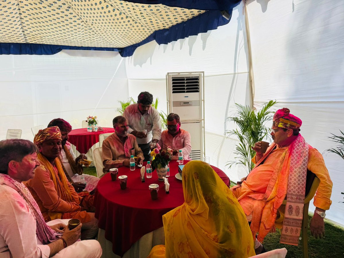 आज मुख्यमंत्री आवास पर होली के रंगोत्सव के बाद मुख्यमंत्री               जी के परिवार के साथ 🙏 

<a href="/BhajanlalBjp/">Bhajanlal Sharma</a> <a href="/BJP4Rajasthan/">BJP Rajasthan</a>