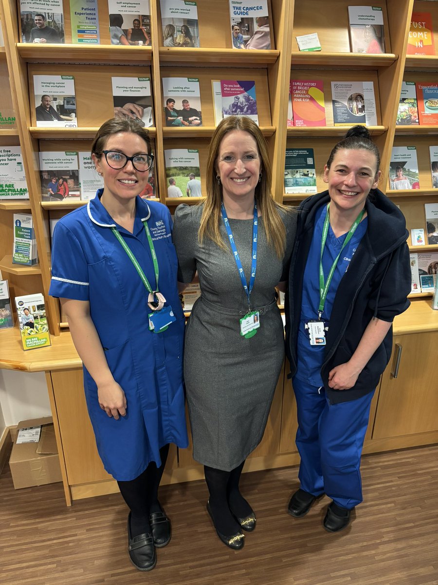What a privilege to chat to and share cake with a number of our #CancerCNSs to celebrate their amazing roles for #NationalCancerCNSDay today <a href="/CDDFTNHS/">County Durham and Darlington NHS Foundation Trust</a> <a href="/NorthernCancer/">Northern Cancer Alliance</a> <a href="/NENC_NHS/">North East and North Cumbria NHS</a> Thank you to you all 🙏